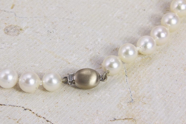 Akoya-Perlenkette mit Weißgoldschloss